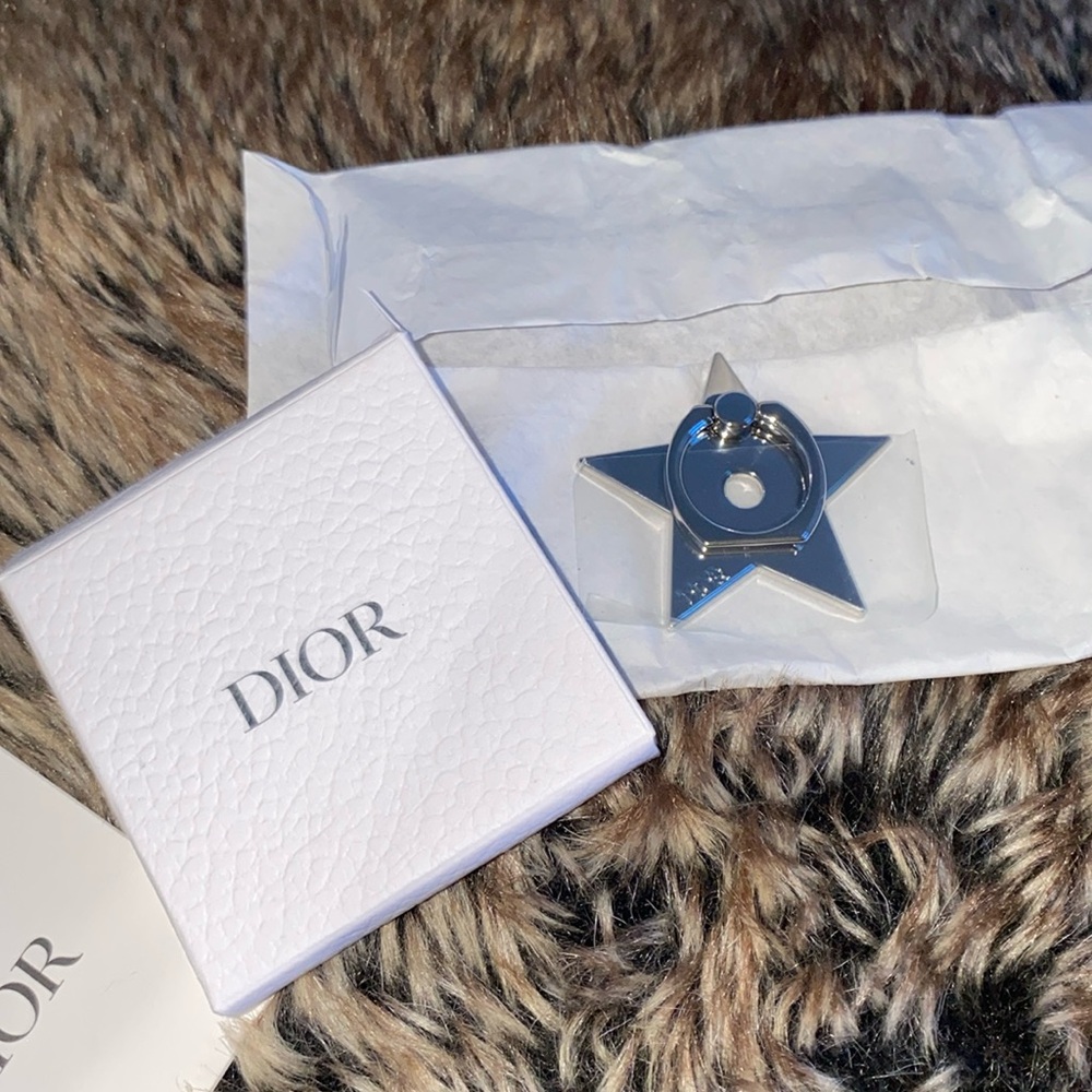 Dior star phone ring holder